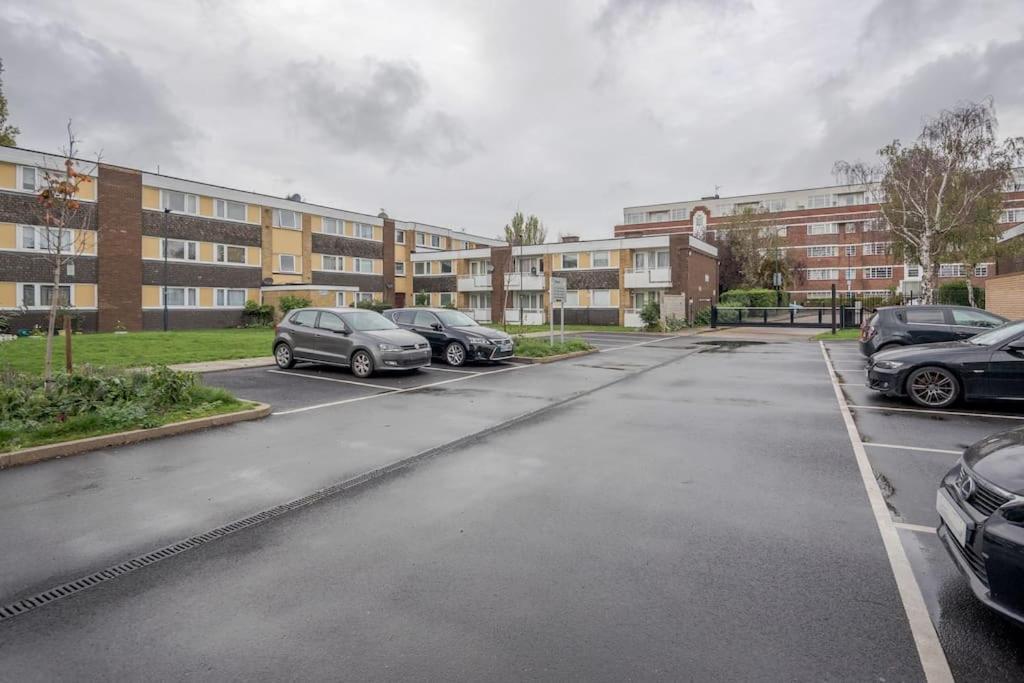 Lovely 2-bedroom With Balcony And Park View Appartamento *