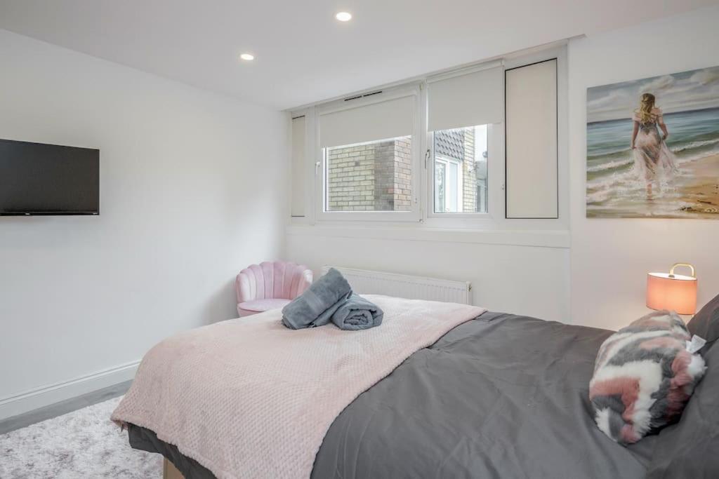 Appartamento Lovely 2-bedroom With Balcony And Park View