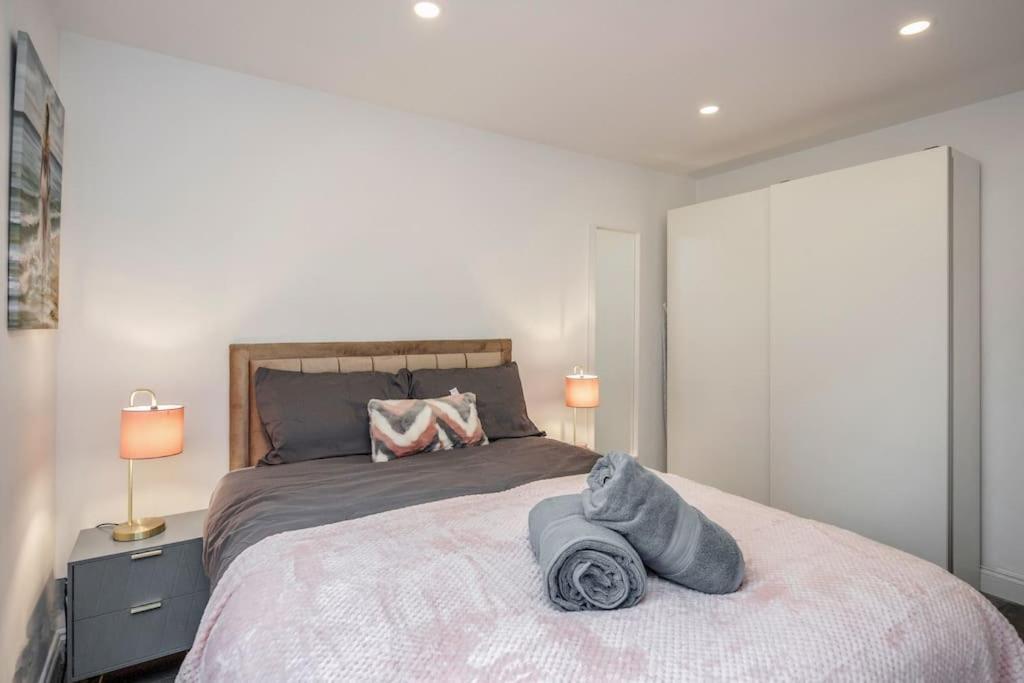 Appartamento Lovely 2-bedroom With Balcony And Park View Londra