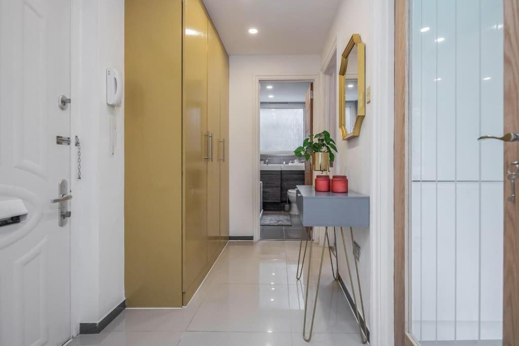 Appartamento Lovely 2-bedroom With Balcony And Park View Londra