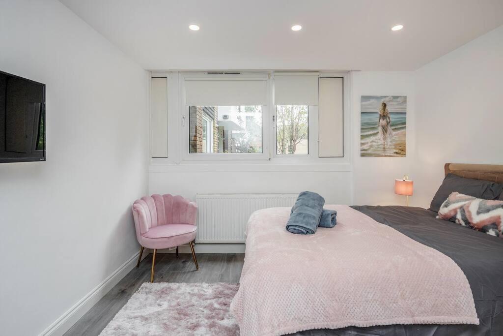 Appartamento Lovely 2-bedroom With Balcony And Park View