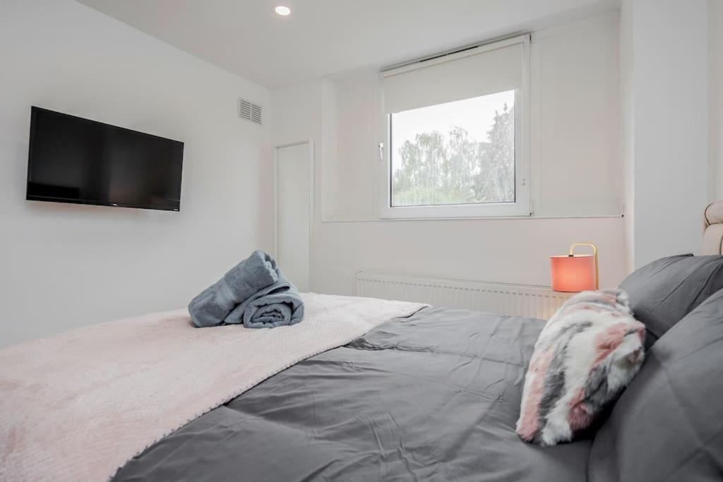 Appartamento Lovely 2-bedroom With Balcony And Park View Londra