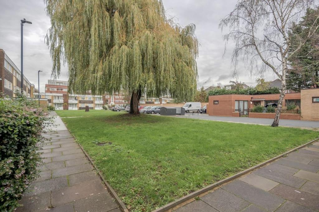 Lovely 2-bedroom With Balcony And Park View