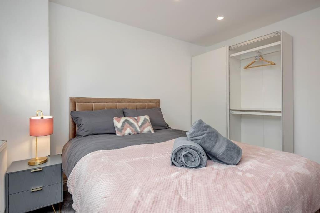 Lovely 2-bedroom With Balcony And Park View Appartamento *