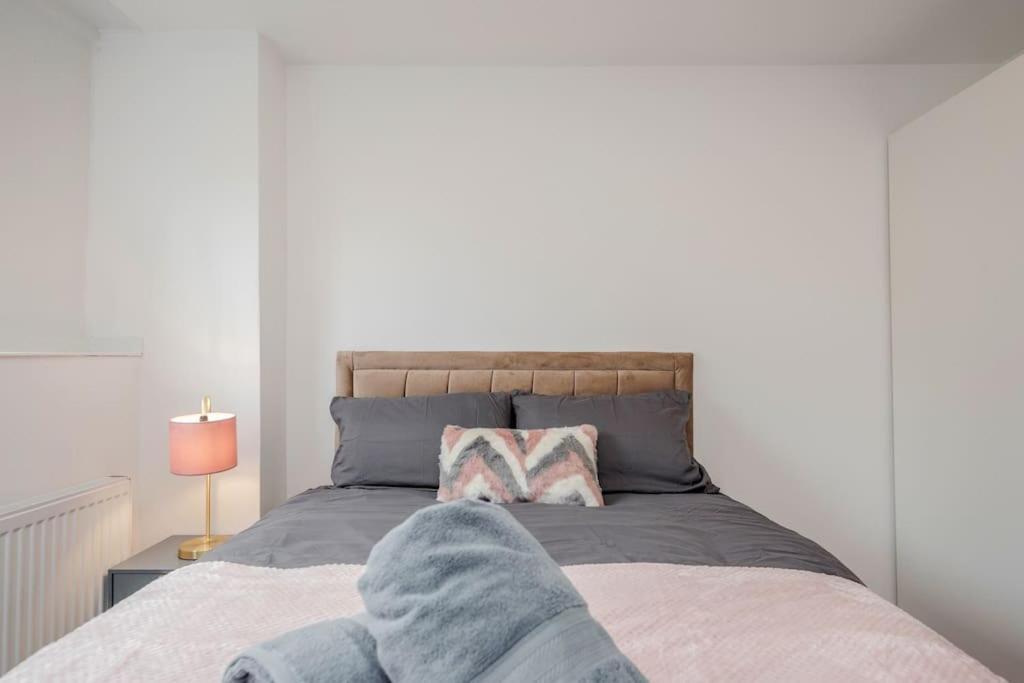 Appartamento Lovely 2-bedroom With Balcony And Park View Londra